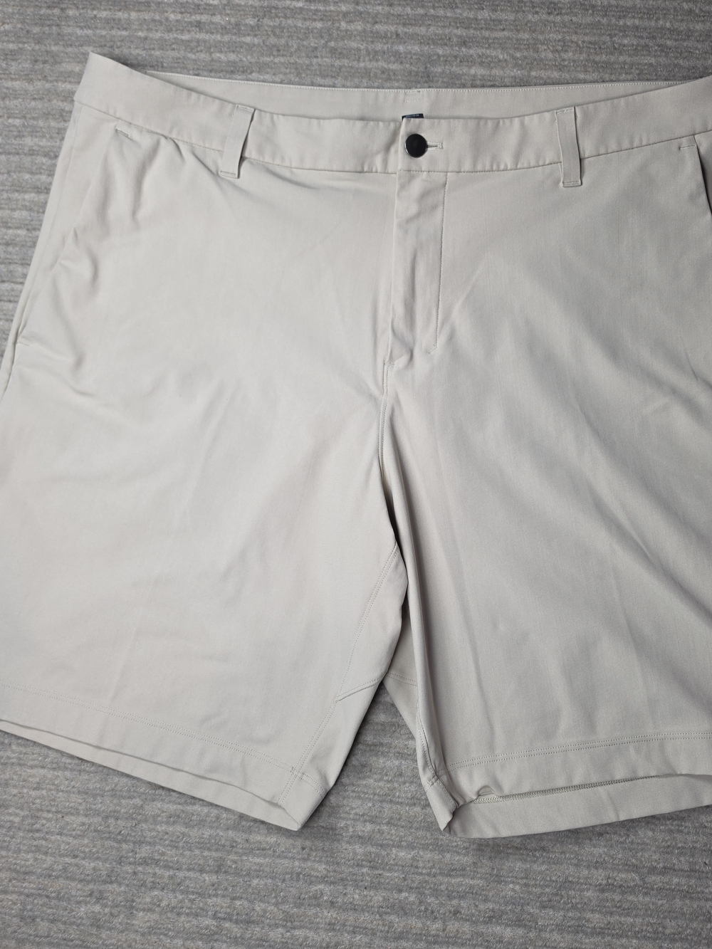Lululemon ABC Commision Shorts Classic Fit 9”Inseam Men’s 38 Beige Warpstreme